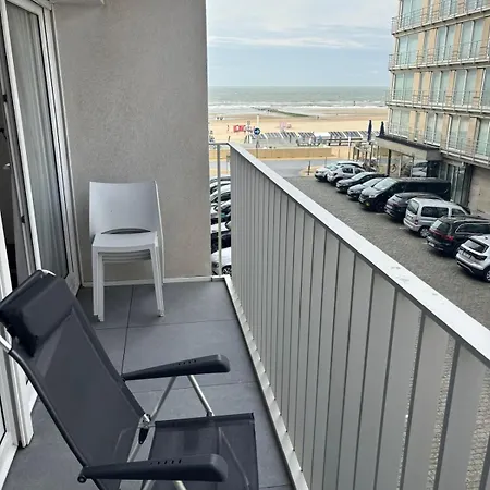 Cozy Terrace With Sea View 아파트